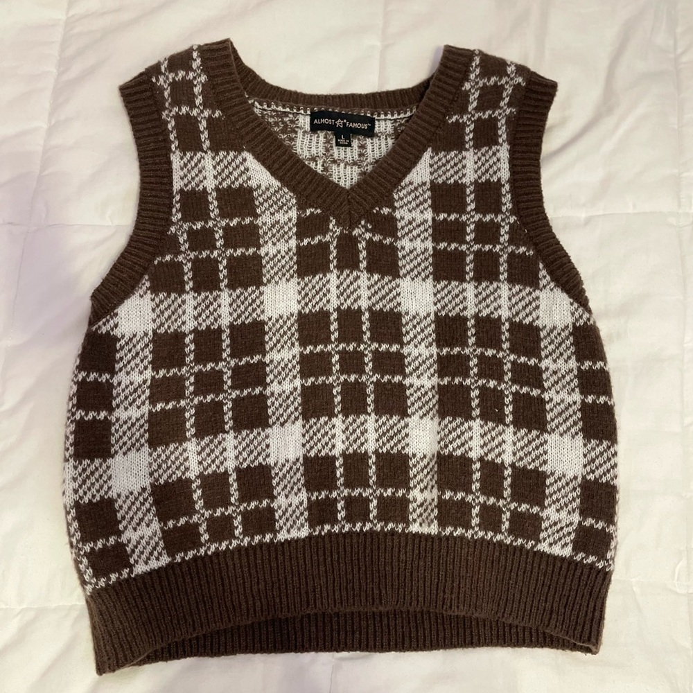 Almost Famous, large, brown and white sweater vest🤎🤍